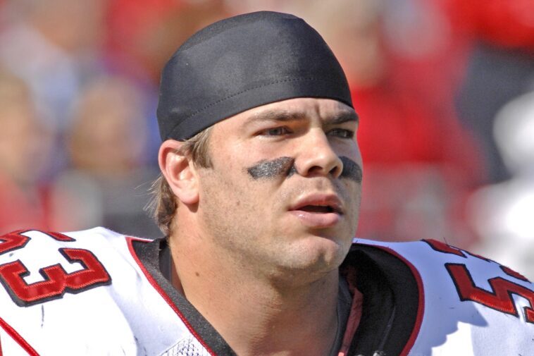 ex-nfl-linebacker-convicted-of-$8m-ponzi-scheme-should-have-league-benefits-garnished,-feds-say