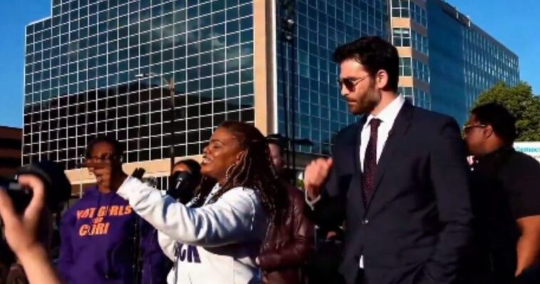 watch:-cori-bush-teams-up-with-far-left-streamer-hasan-piker,-who-has-called-for-killing-republicans,-at-st.-louis-rally-to-bash-trump-voters-as-‘racists-and-monsters’-and-demand-we-abolish-ice