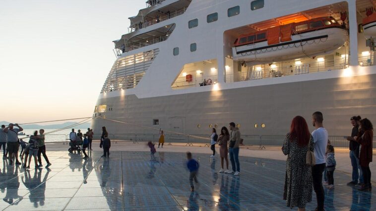 massive-new-cruise-ship-unveils-jaw-dropping-outdoor-theme-park-in-middle-of-the-ocean