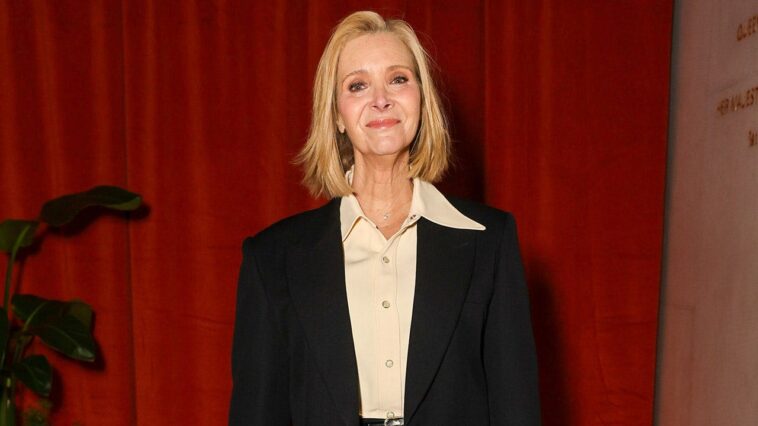 lisa-kudrow-still-earns-$20m-a-year-in-residuals-from-‘friends’-more-than-30-years-after-show-premiered