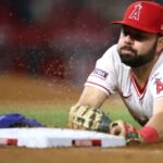 ronny-mauricio-fractures-left-thumb-and-is-headed-to-the-il