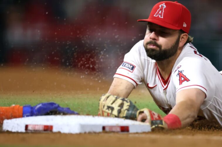 ronny-mauricio-fractures-left-thumb-and-is-headed-to-the-il