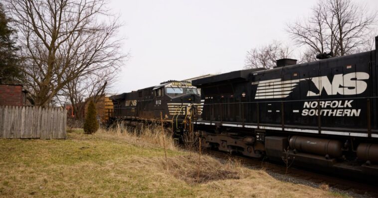 small-town-virginia-mayor-arrested-for-showing-up-drunk-to-train-derailment