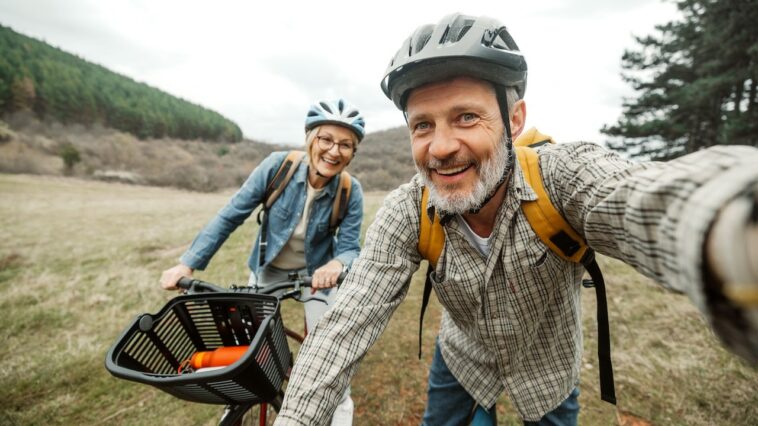 longevity-experts-reveal-‘flicker-method’-that-could-help-you-feel-years-younger