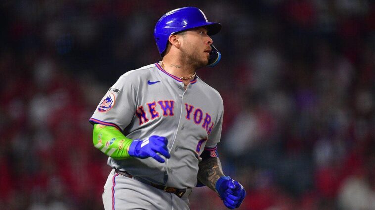 mets-broadcaster-needles-team-after-batter-fails-to-break-bat-over-his-knee-in-frustration