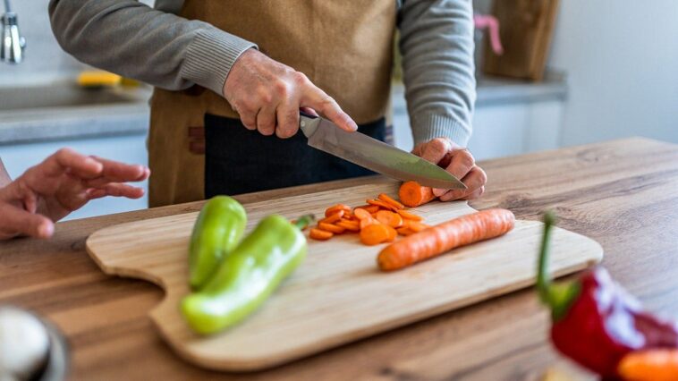 four-common-kitchen-habits-that-chefs-say-home-cooks-need-to-stop-doing-immediately