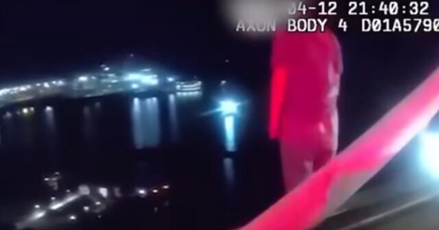 watch:-florida-cop-saves-would-be-suicide-jumper-with-hope-and-a-prayer