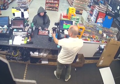 convenience-store-clerk-pulls-off-a-brilliant-trick-on-the-fly-to-snooker-female-robber-and-get-her-arrested-(video)
