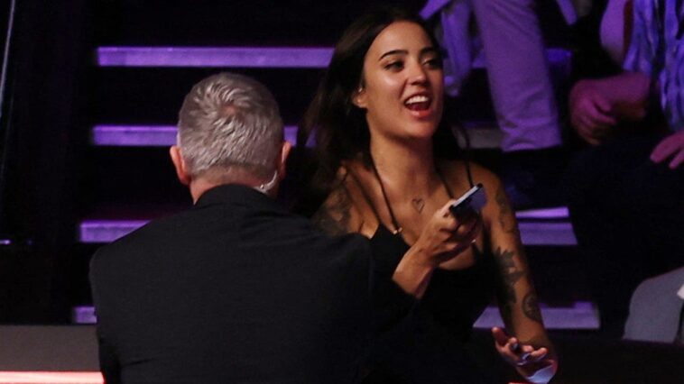 onlyfans-model-interrupts-play-at-world-snooker-championship-in-britain