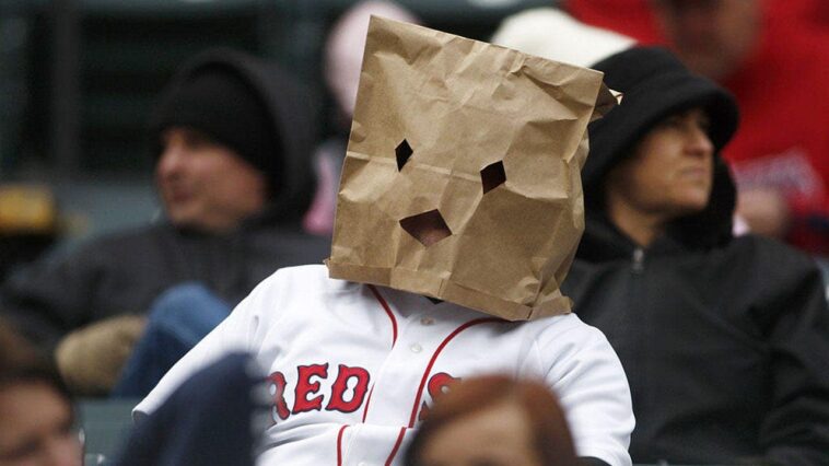 the-most-uncomfortable-ballpark-proposal-in-the-history-of-time-happened-at-fenway-park-this-weekend