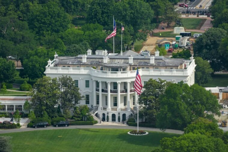secret-service-says-officer-involved-in-shooting-near-white-house-—-as-trump-holds-business-event-inside