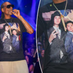 snoop-dogg-hits-stage-in-hilarious-shohei-ohtani,-yoshinobu-yamamoto-shirt