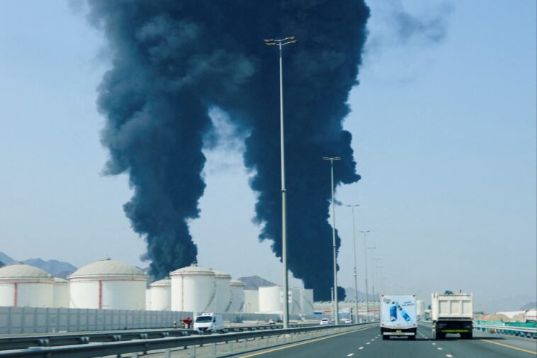 key-uae-oil-facility-on-fire-after-iran-fires-missiles-in-‘dangerous-escalation’,-officials-say