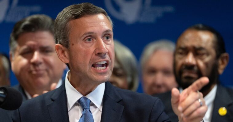 report:-democrats-are-seeking-to-stage-a-mutiny-against-the-chair-of-the-dnc