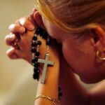 gen-z-flocking-to-catholic-churches-in-nyc-for-youth-groups,-social-events-amid-conversion-boom