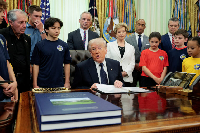 trump’s-nixing-michelle-obama’s-student-health-program-and-restarting-presidential-fitness-test-at-us-schools