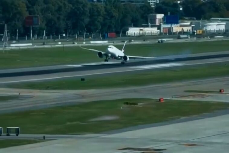 plane-violently-sways-side-to-side-as-it-struggles-to-land-at-buenos-aires-airport