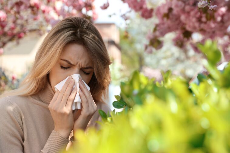how-to-survive-a-‘pollen-tsunami’-—-and-5-subtle-signs-it’s-time-to-see-a-doc,-including-‘allergy-face’