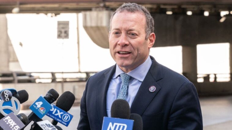 nj-dem-pushes-‘jersey-pride’-bill,-takes-shots-at-new-york:-‘bunch-of-socialists’