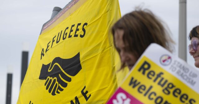 refugees-not-welcome-here:-uk-left-melts-down-over-farage-plan-for-deportation-centres-in-green-areas
