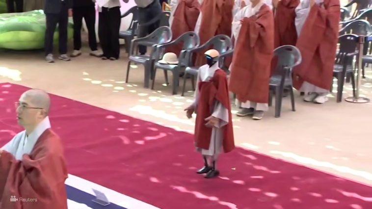nirvana-droid:-humanoid-robot-gabi-‘converts’-to-buddhism-and-becomes-a-monk-(video)