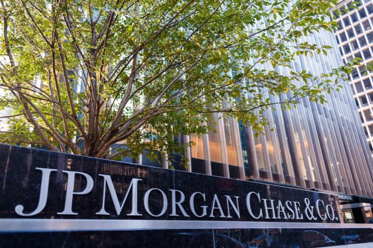 the-move-the-jpmorgan-sexual-harassment-accuser-made-before-filing