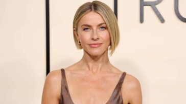 julianne-hough-rocks-leopard-print-and-snakeskin-bikinis-during-tropical-getaway-in-fiji