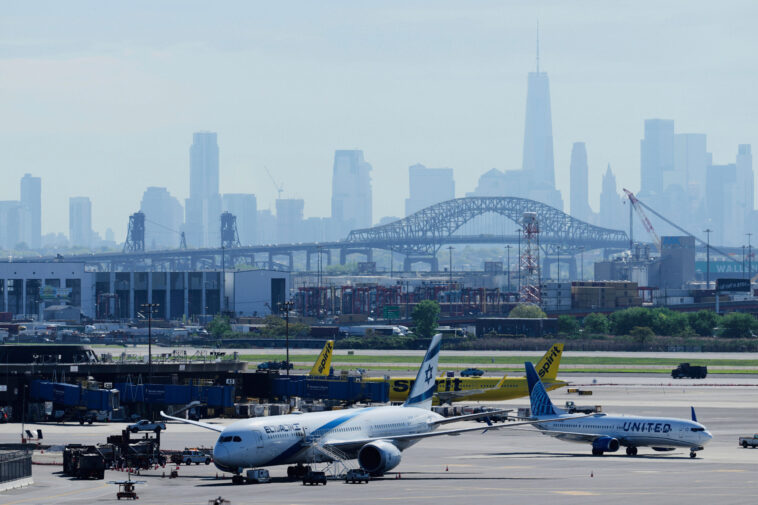 faa-investigating-after-united-flight-landing-in-newark-strikes-light-pole-on-new-jersey-turnpike