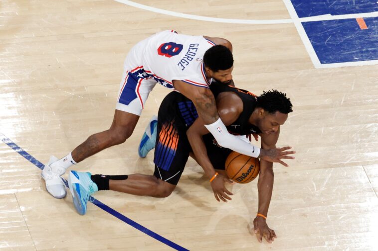 knicks’-playoff-joyride-is-suddenly-on-hold-with-og-anunoby-injury-scare