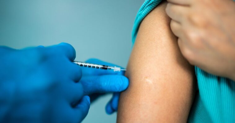exclusive:-harvard-trained-md-says-‘coercive’-vaccine-push-shattered-trust-and-has-harris-voters-questioning-the-experts