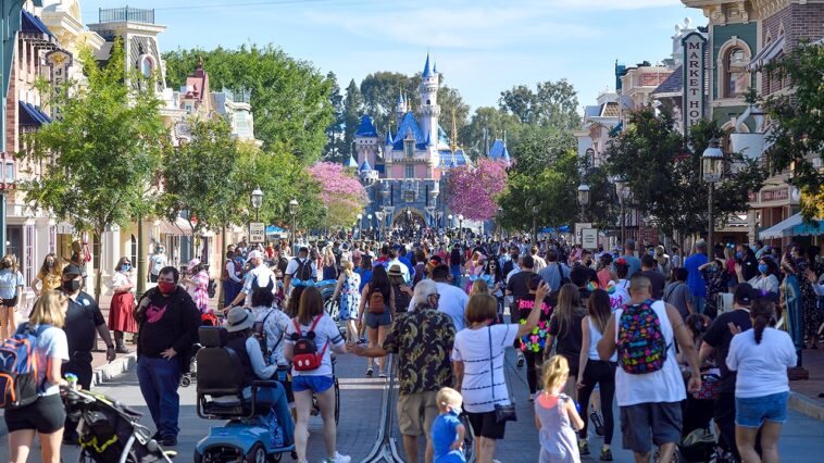 disney-wants-to-scan-your-face-at-the-gate:-here’s-why