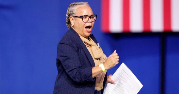 prominent-democratic-mayor-announces-unexpected-resignation-6-months-after-re-election