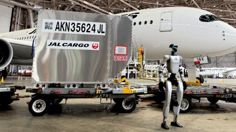 airport-robots-handle-baggage-in-tokyo-trial