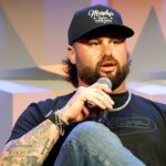 country-music-superstar-sets-internet-on-fire-with-new-song,-reactions-pour-in-from-fans