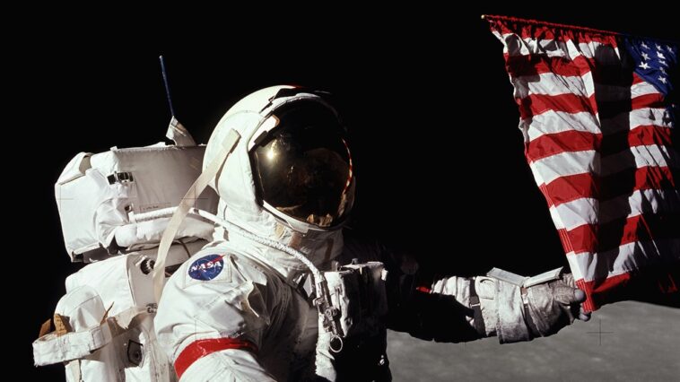 declassified-apollo-moon-docs-describe-unexplained-mysteries,-ufo-lights-‘like-the-fourth-of-july’