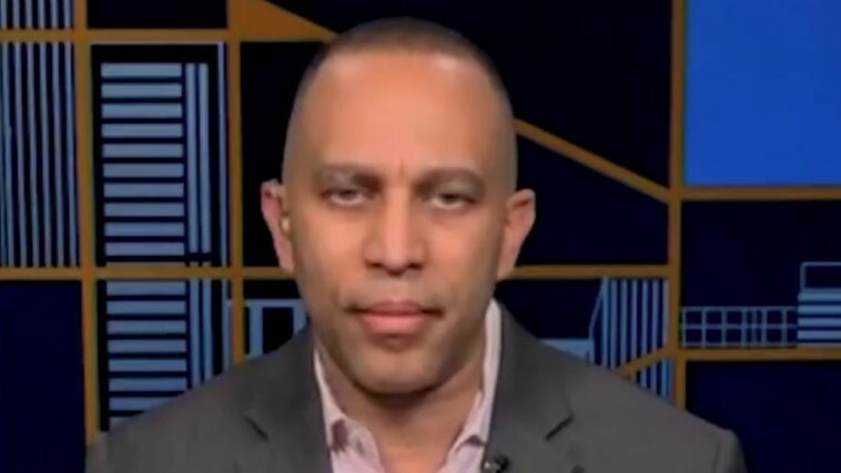 trump-links-hakeem-jeffries-to-whca-assassination-attempt,-demands-criminal-charges