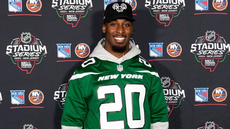 breece-hall-becomes-nfl’s-third-highest-paid-running-back,-so-maybe-jets-offense-won’t-stink-again