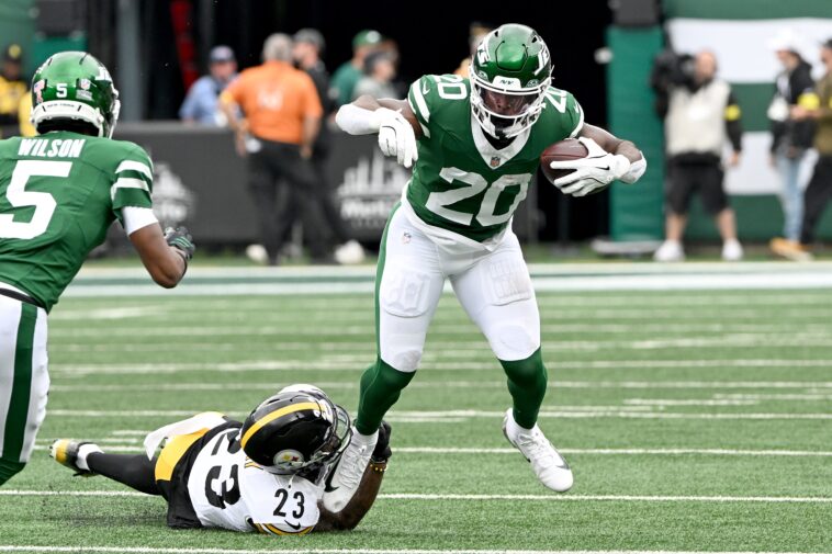 jets-sign-breece-hall-to-$45-million-extension