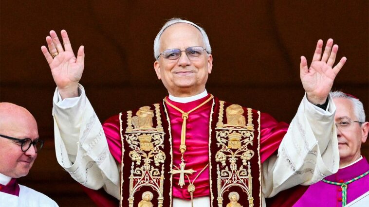 how-a-chicago-bank-teller-once-hung-up-on-pope-leo,-who-reportedly-called-from-the-vatican-to-adjust-number