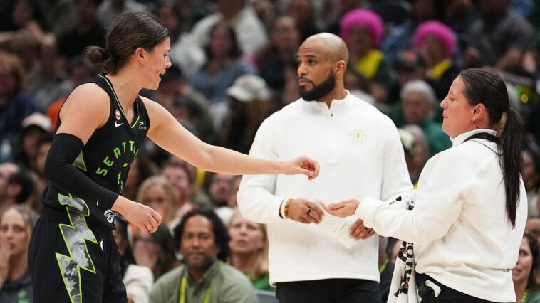 wnba-guard-chips-her-tooth-in-painful-scene-while-diving-for-loose-ball