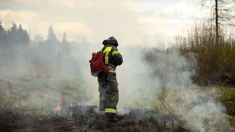 america’s-firefighter-shortage-hits-crisis-level-as-emergency-calls-triple,-putting-lives-at-risk