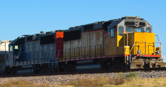 source:-at-least-six-dead-migrants-found-in-trainyard-near-texas-border