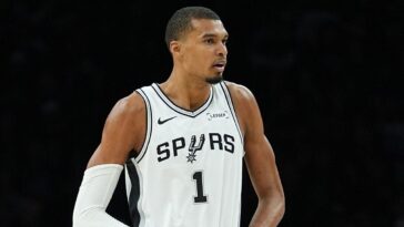 spurs-coach-fires-off-victor-wembanyama-defense-after-star’s-game-4-ejection-for-elbow-swinging-incident