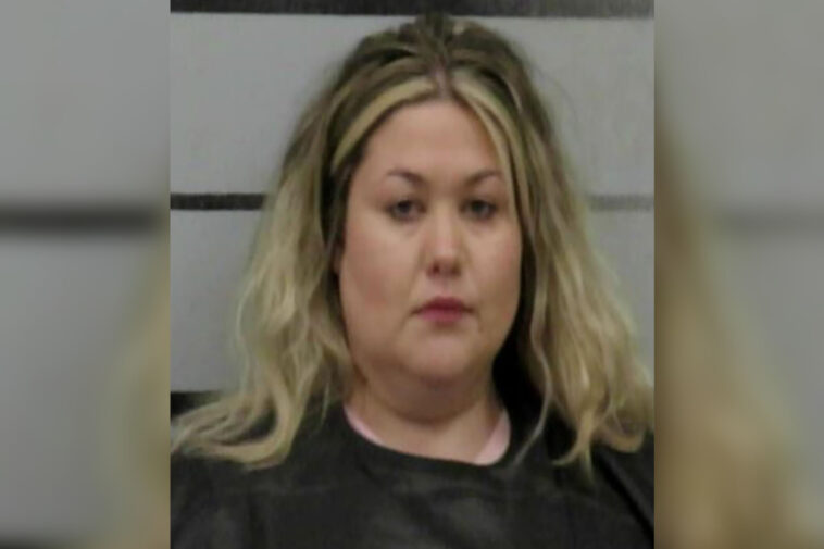 teaching-aide-allegedly-exposed-7-year-old-girl-in-front-of-students,-compared-her-to-‘porn-star’