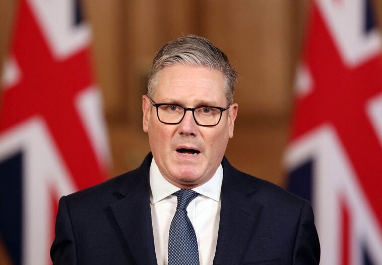 ‘lying-rat’:-keir-starmer-ripped-for-blocking-right-wing-activists-from-‘unite-the-kingdom’-rally