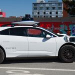 robotaxi-drives-off-from-airport-with-passenger’s-suitcase