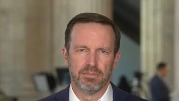 dem-sen.-murphy:-we-should-end-blockade-and-war,-‘hope’-others-get-strait-reopened