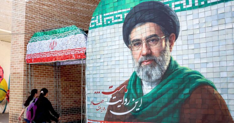 expert-thinks-iran’s-new-ayatollah-could-be-dead,-says-top-regime-leaders-might-flee-to-russia