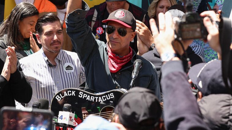 rage-against-the-machine’s-tom-morello-faces-backlash-after-singing-at-nyc-ice-protest-rally