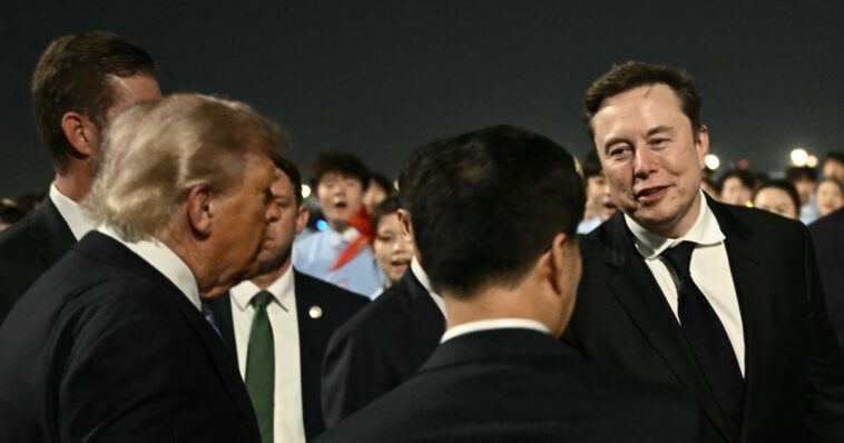 trump-brings-secret-weapons-to-high-stakes-china-visit:-elon-musk-and-other-powerful-execs-pack-into-air-force-one